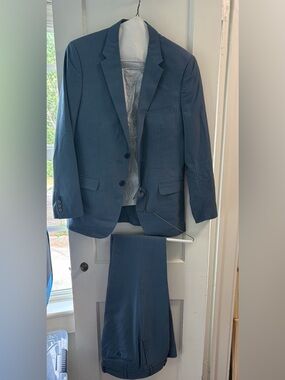 Classic Men's Blue Two-Piece Suit - Elegant Formal Blazer & Trousers